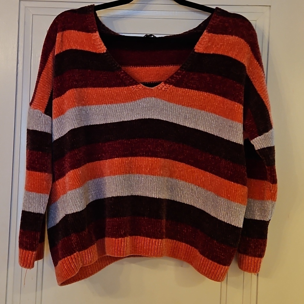 Express Super Soft Striped V-Neck, Cropped, 3/4 Length Sleeve Sweater, Sz M
